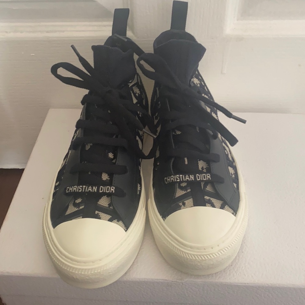 Deep blue dior sneakers. In a size 36 comes with box